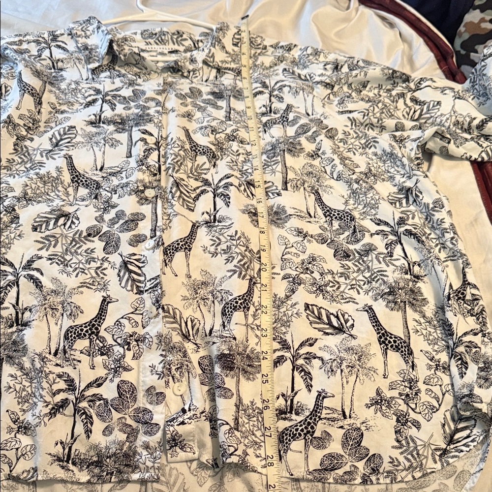 Elegant Black and White Botanical Print Blouse - Picture 7 of 8